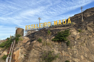 A chegada a Niterói, através da ponte, recebe o brilho do ícone nacional da indústria naval/offshore